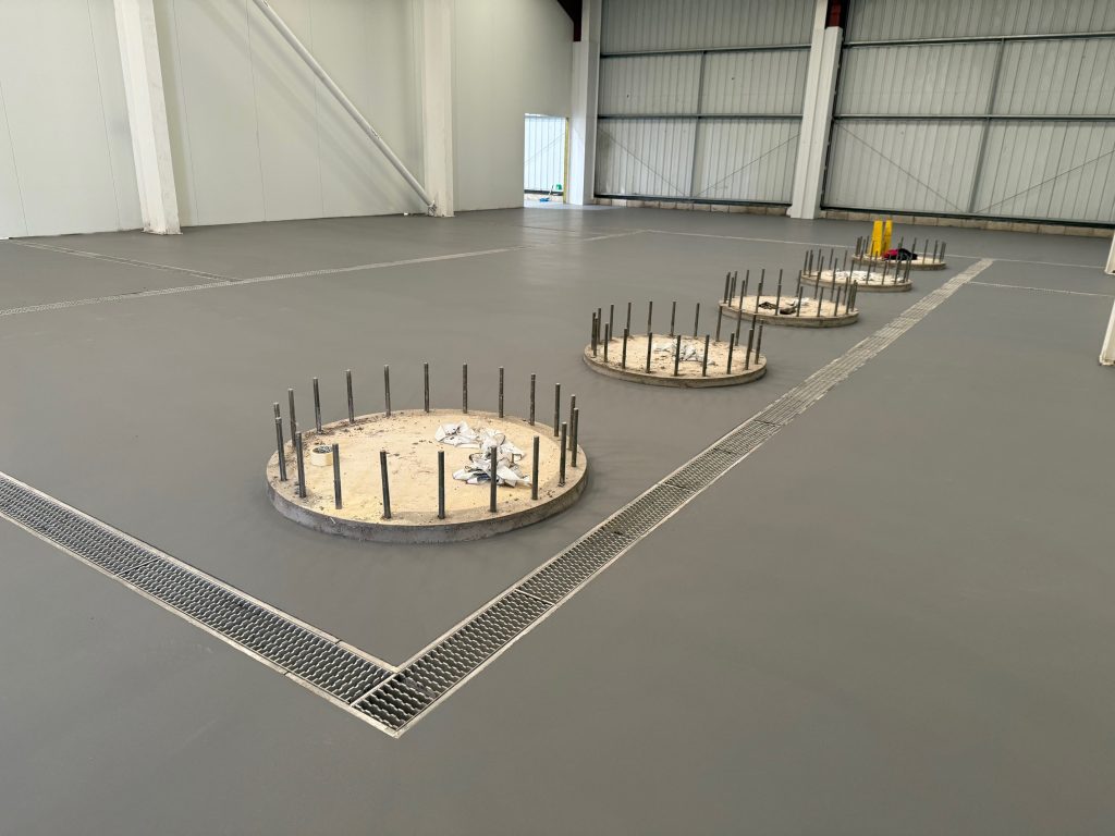 Finished food-grade floor with drainage channels