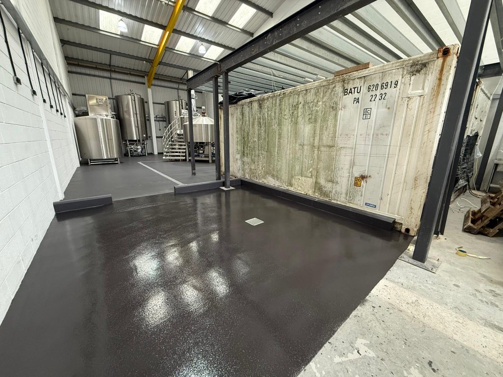 Fully sealed concrete kerbing containing liquids within the working area