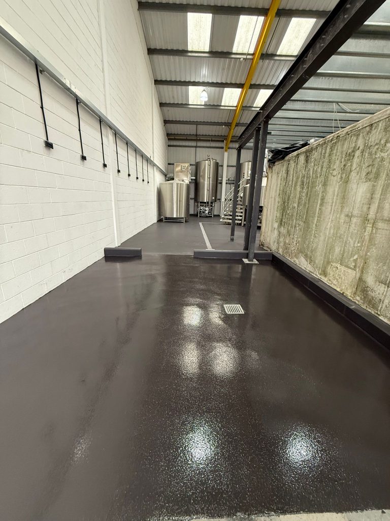 Kerbed working area with Pumadur RT resin floor